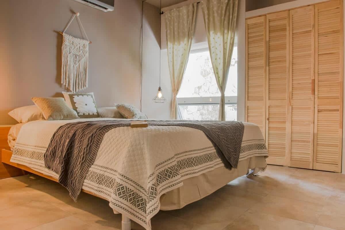 Chic Playa Retreat In Gated Community! Playa del Carmen
