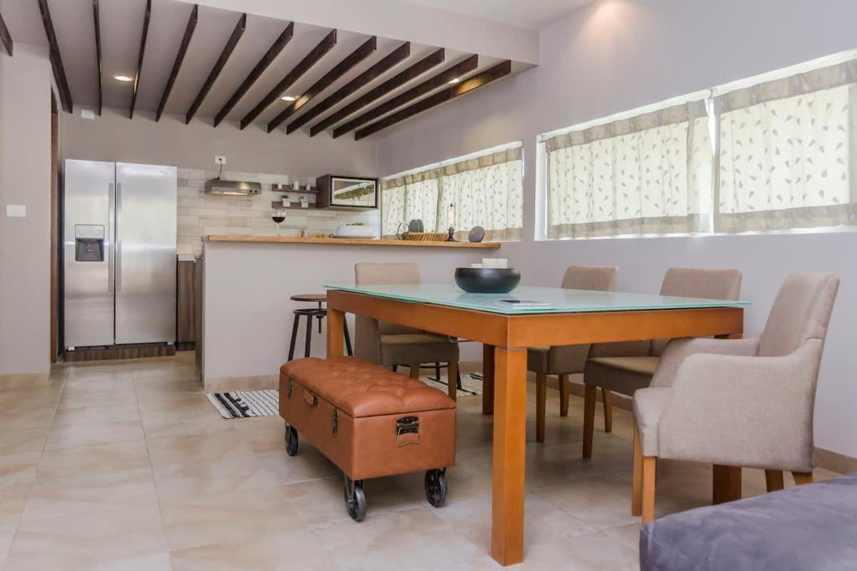 Сasa de vacaciones Chic Playa Retreat In Gated Community!
