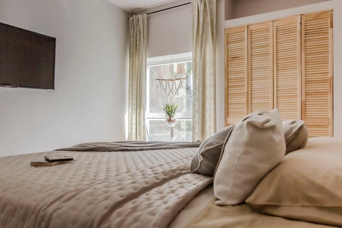Chic Playa Retreat In Gated Community! Playa del Carmen
